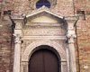 Orciano di Pesaro, portale della chiesa di Santa Maria Nuova
